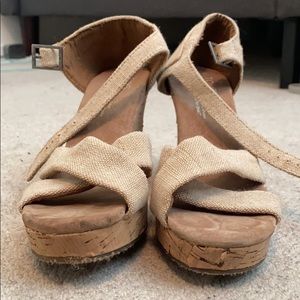 Toms wedges